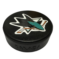 Шайба з символікою НХЛ «Сан-Хосе Шаркс». Оригінальна шайба з водостійкою наліпкою.