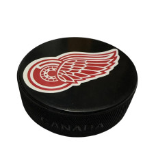 Шайба з символікою НХЛ  «Детройт Ред Вінгз»  . Оригінальна шайба з водостійкою наліпкою.