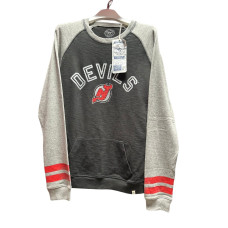 Cвітшот «Нью-Джерсі Девілс» (New Jersey Devils) з довгими рукавами та кишенею-кенгуру, вироблений брендом 47 Brand. Cвітшот «Нью-Джерсі Девілс» (New Jersey Devils) з довгими рукавами та кишенею-кенгуру, вироблений брендом 47 Brand.
